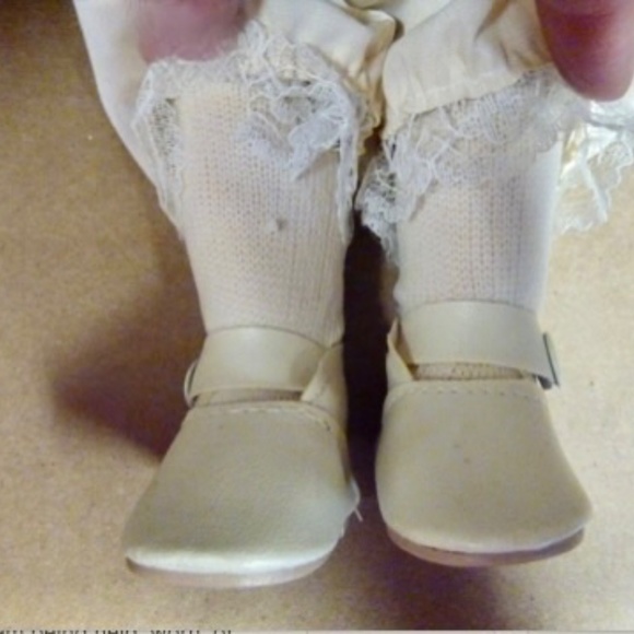 🎁 SALE 17" Vintage Porcelain Doll, Lace Paisley dress, bloomers, 2 Metal Stands - Picture 6 of 11